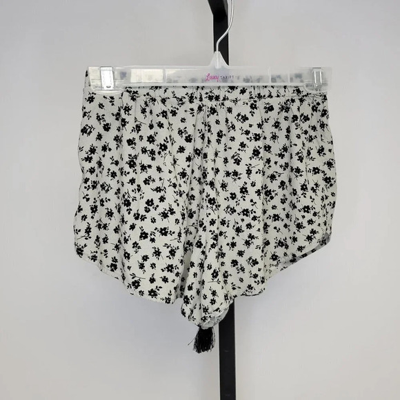 Forever 21 Tassel  Shorts - Picture 3 of 4